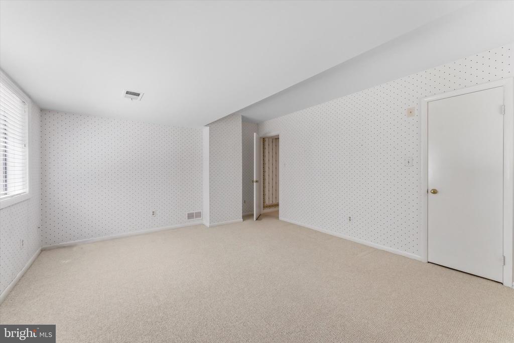8000 SEVEN HILLS COURT