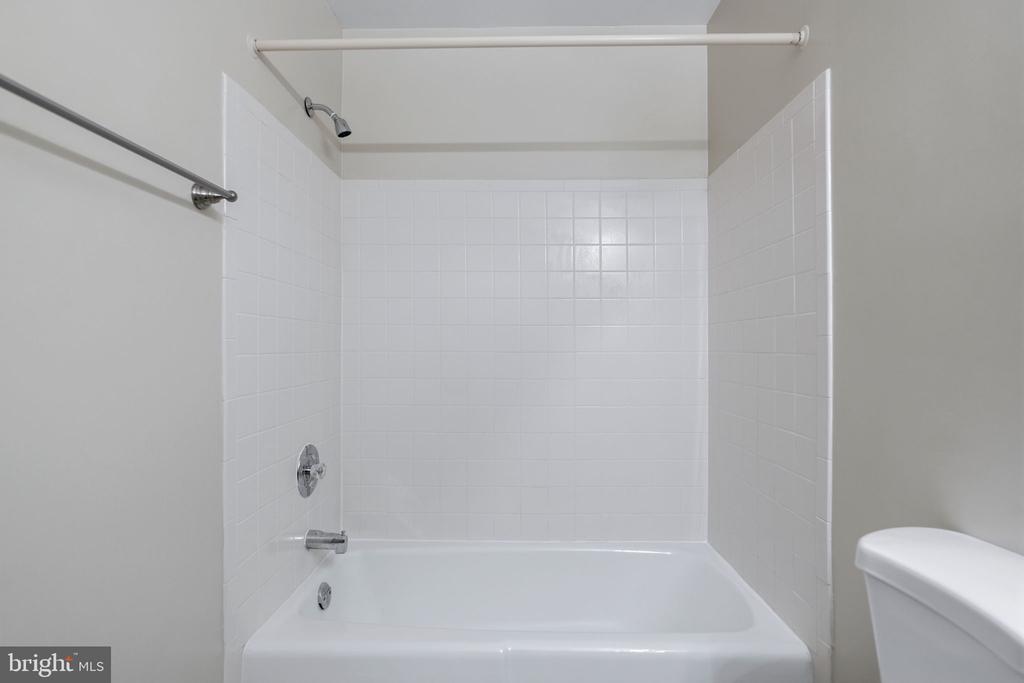 1443 NORTHGATE 22B