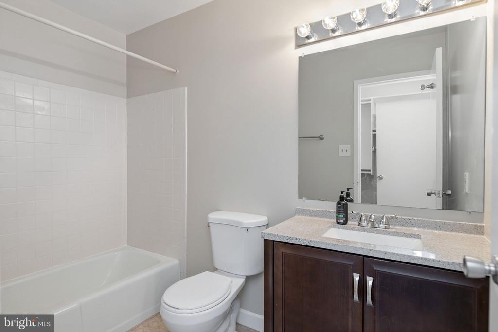 1443 NORTHGATE 22B