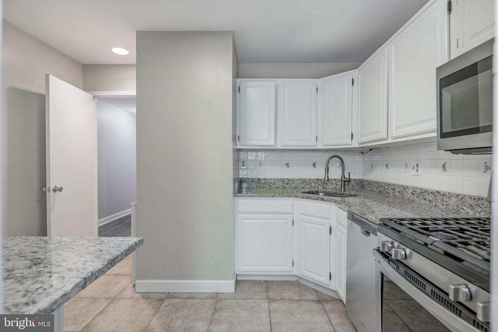 1443 NORTHGATE 22B