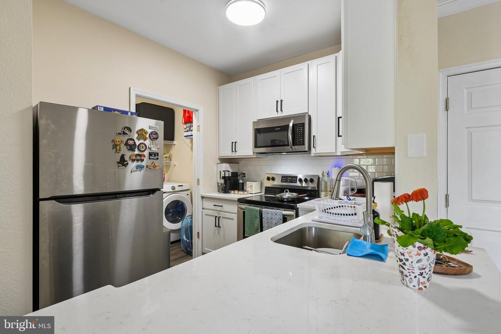 1591 SPRING GATE DRIVE 3311