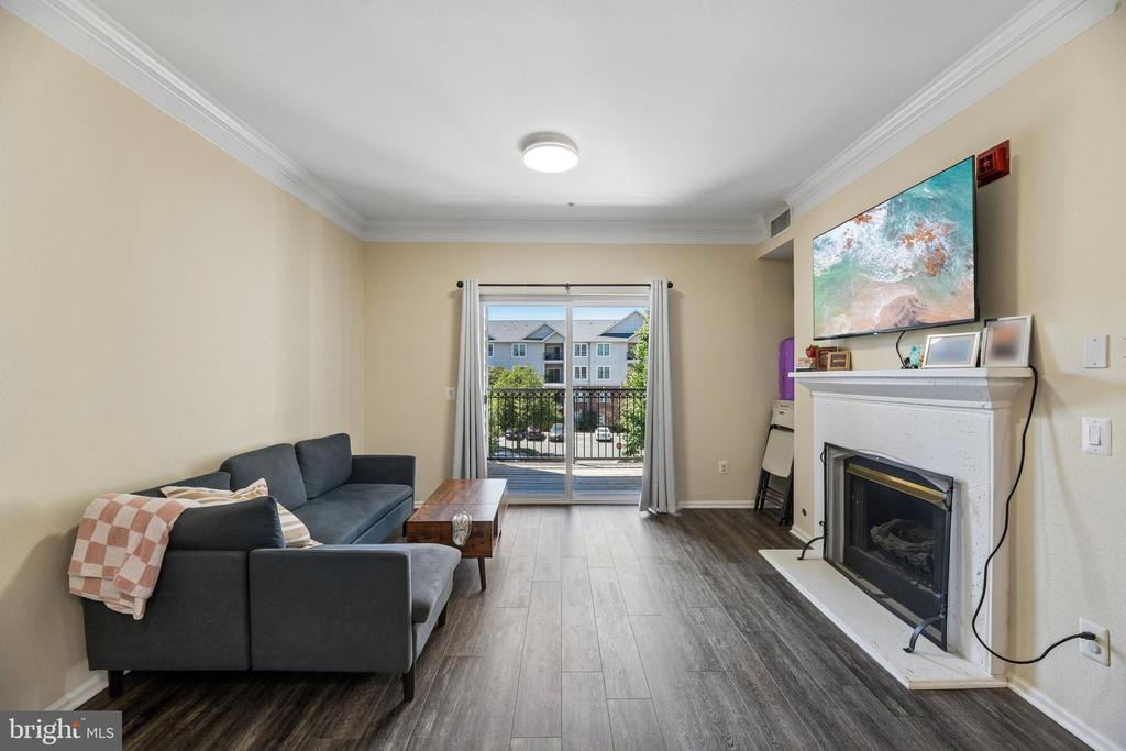 1591 SPRING GATE DRIVE 3311