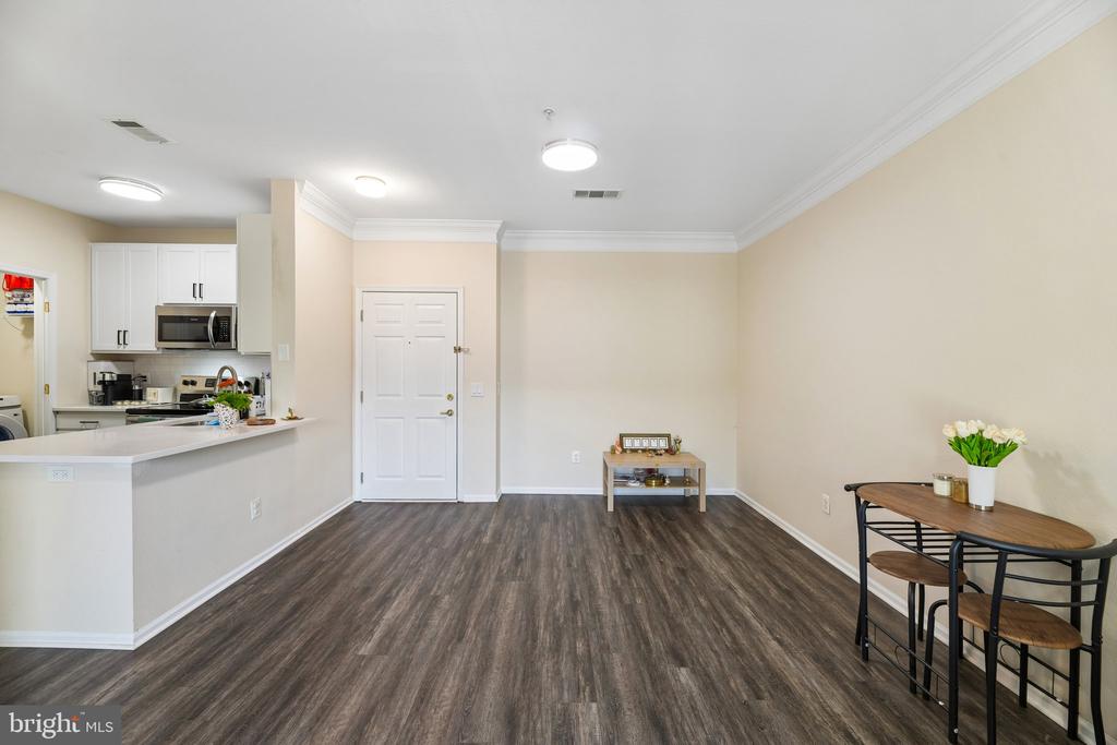 1591 SPRING GATE DRIVE 3311