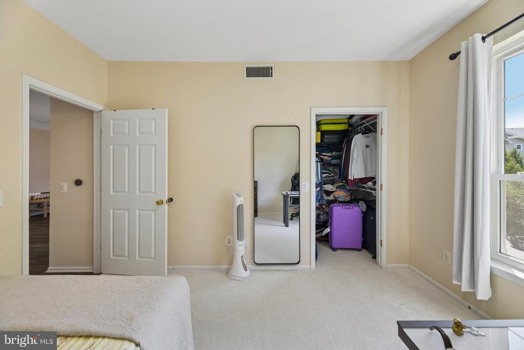 1591 SPRING GATE DRIVE 3311