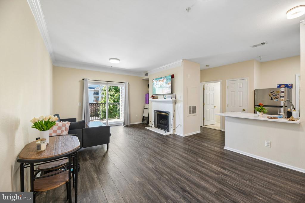 1591 SPRING GATE DRIVE 3311
