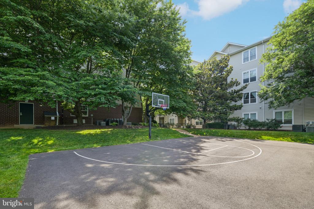1591 SPRING GATE DRIVE 3311