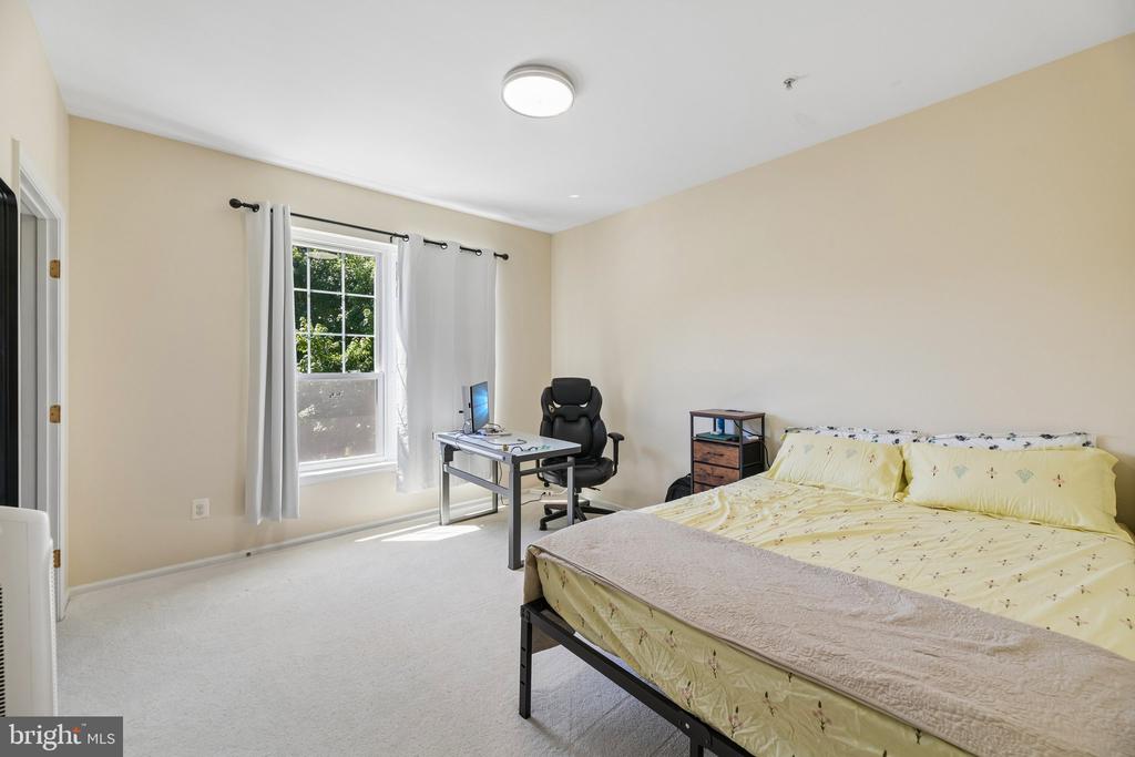 1591 SPRING GATE DRIVE 3311