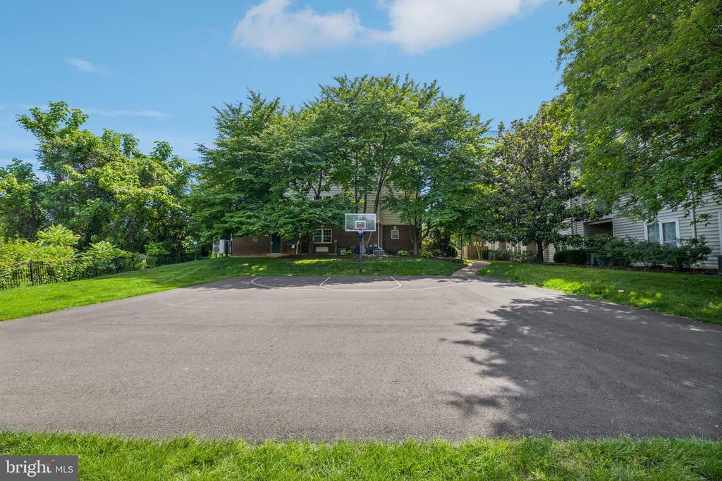 1591 SPRING GATE DRIVE 3311
