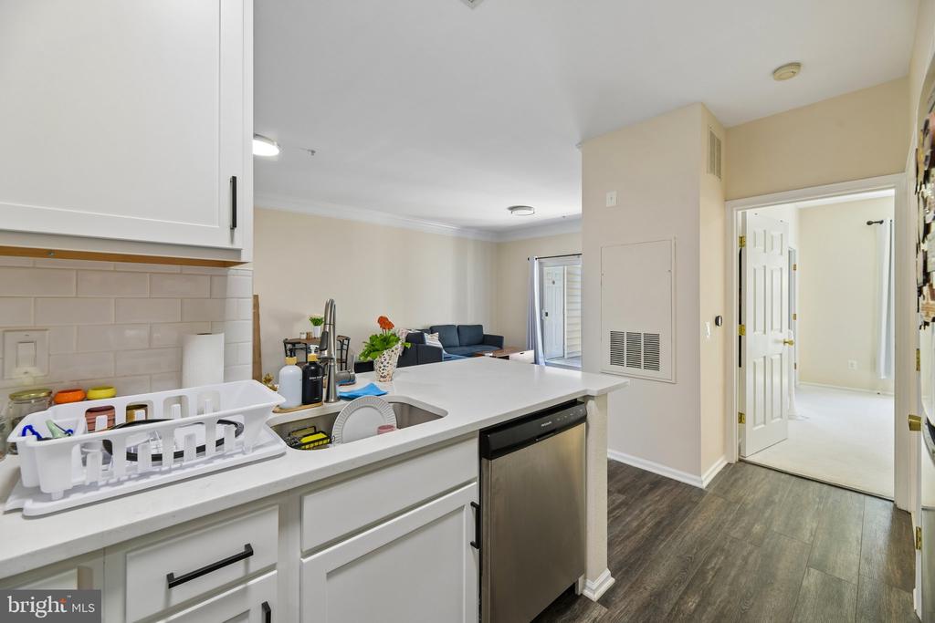 1591 SPRING GATE DRIVE 3311