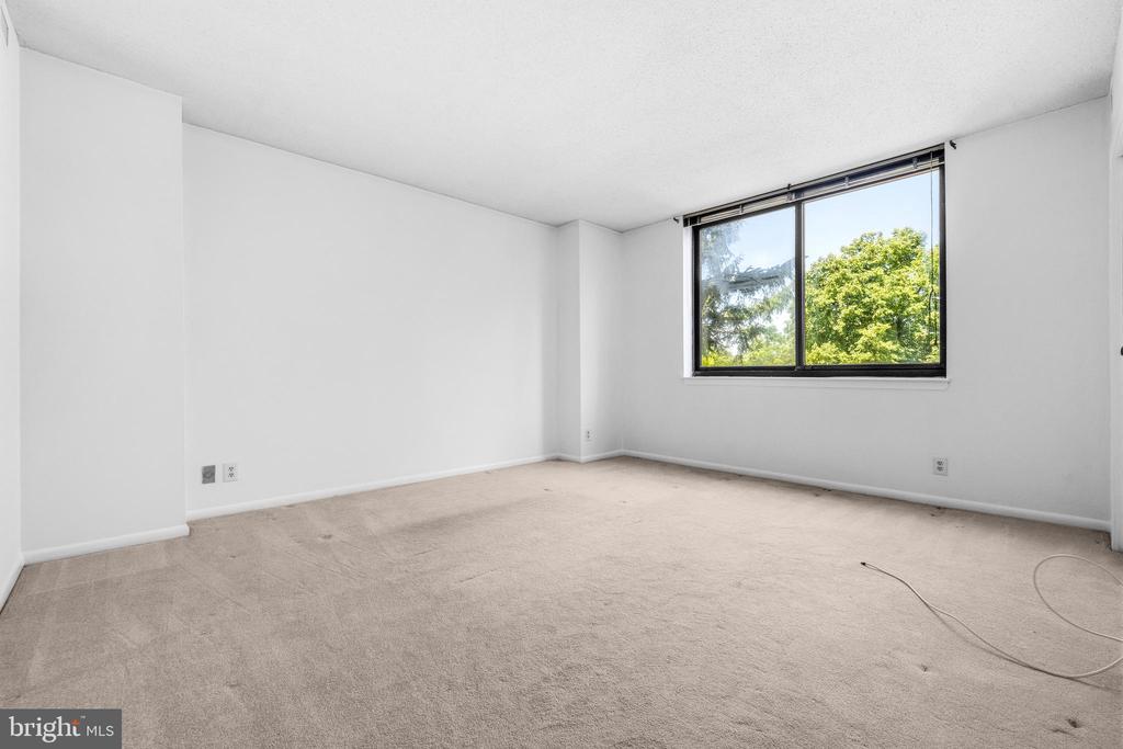 5501 SEMINARY ROAD 111S