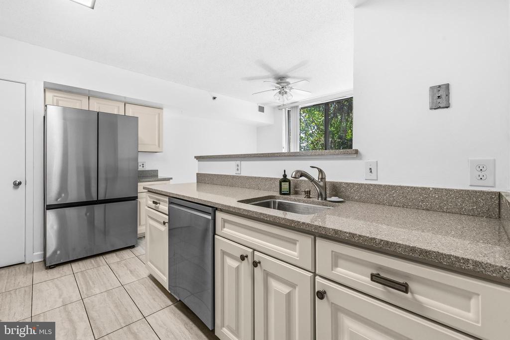 5501 SEMINARY ROAD 111S
