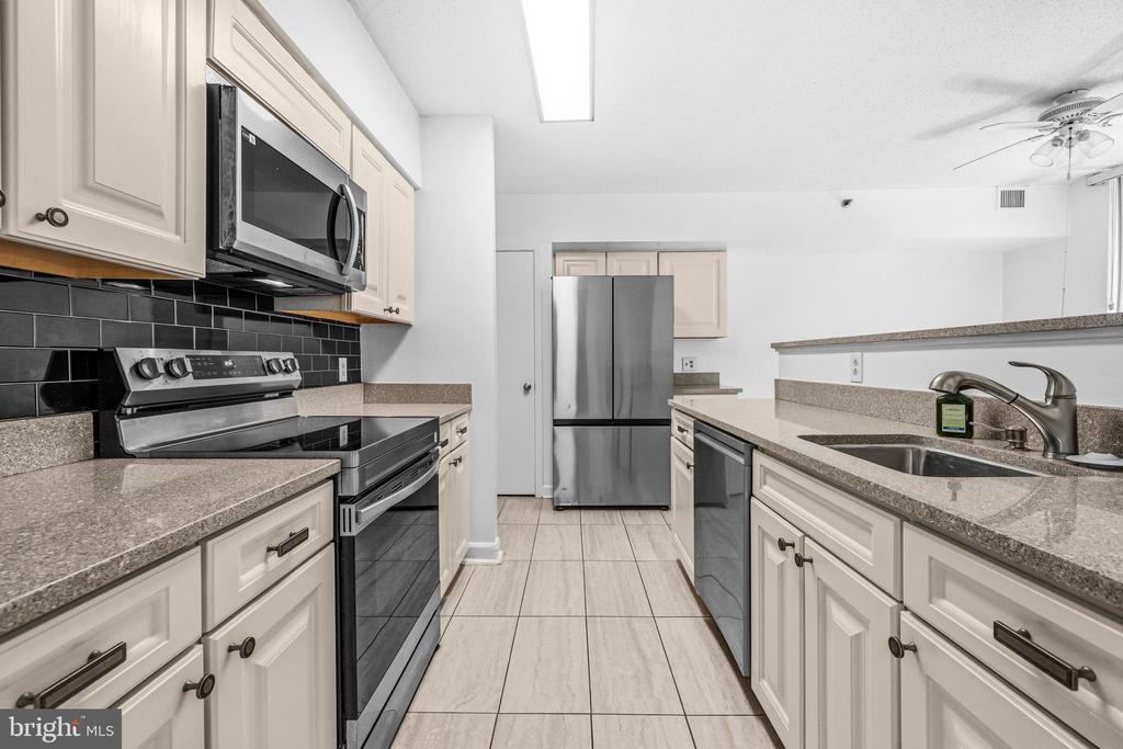5501 SEMINARY ROAD 111S