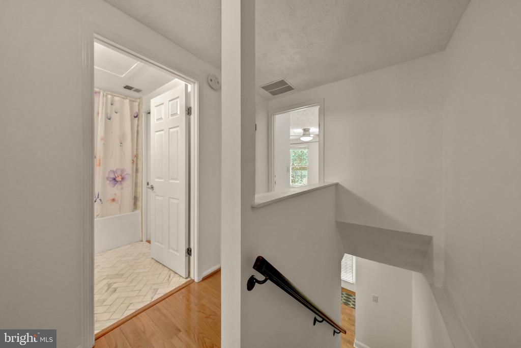 1931 BELMONT RIDGE COURT