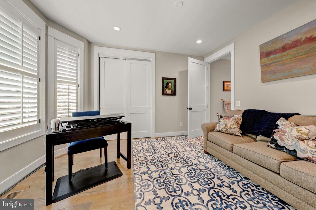 2998 BEECHWOOD LANE