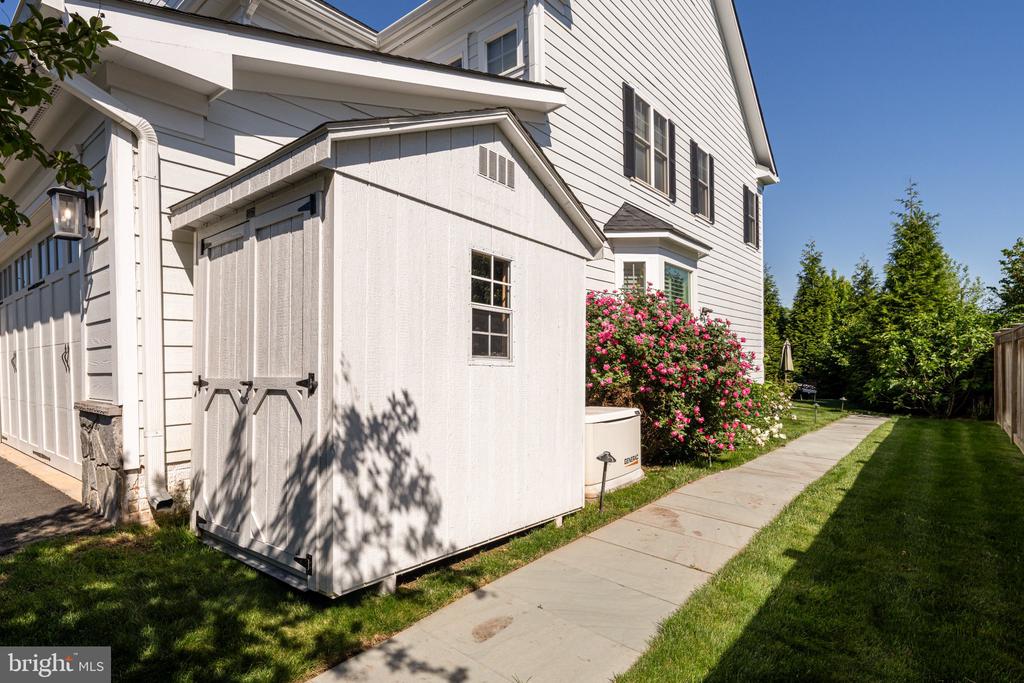 2998 BEECHWOOD LANE