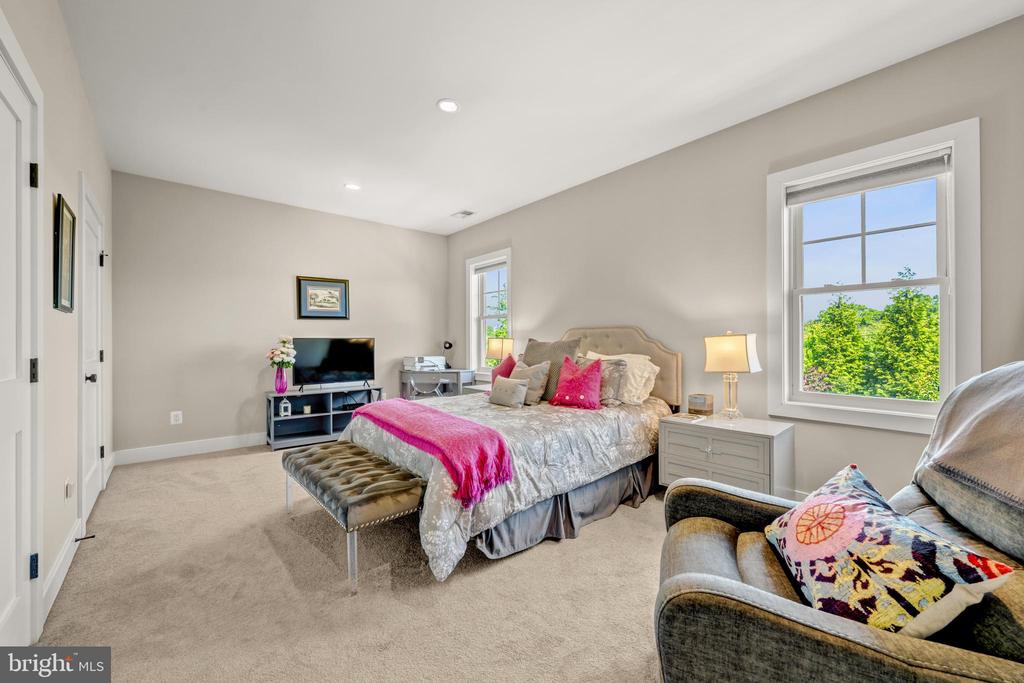 2998 BEECHWOOD LANE
