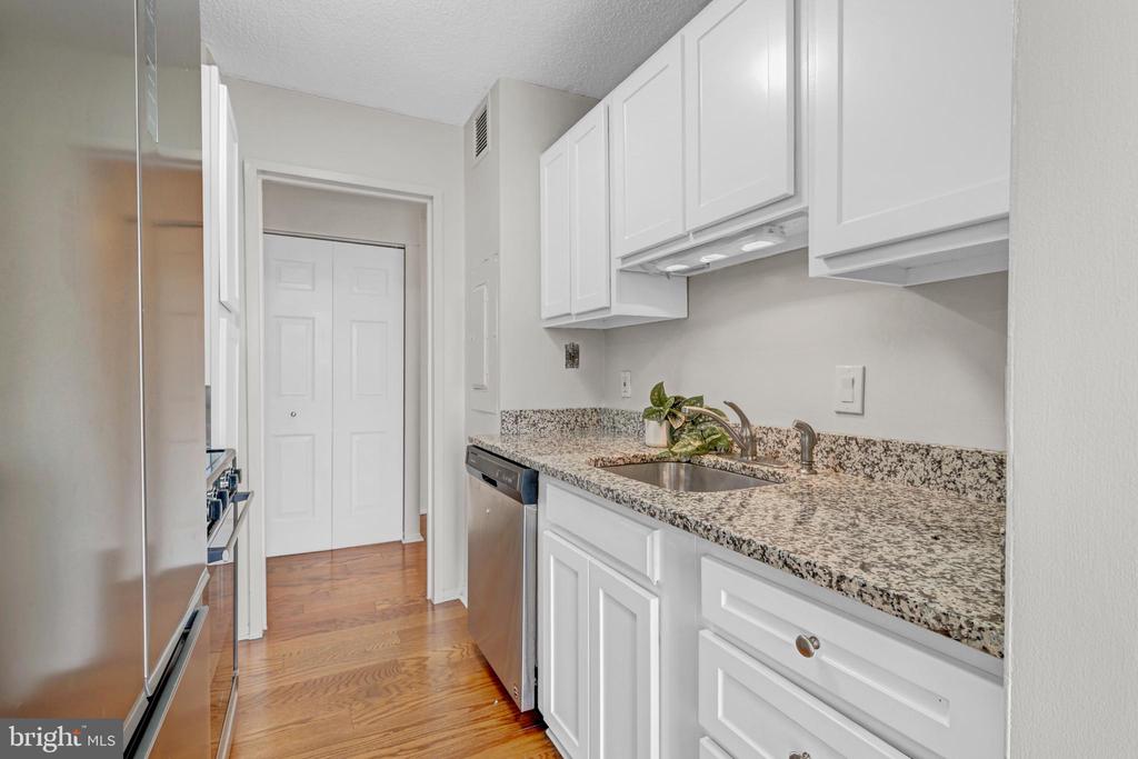 6800 FLEETWOOD ROAD Unit: 313