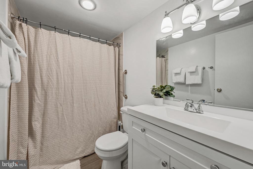 6800 FLEETWOOD ROAD Unit: 313