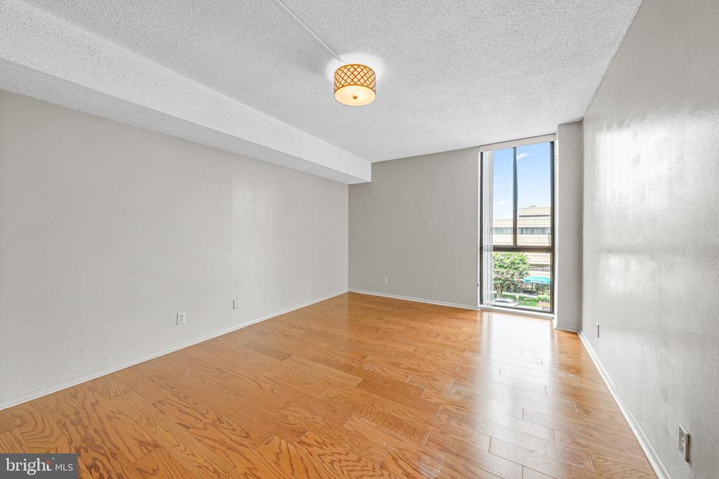 6800 FLEETWOOD ROAD Unit: 313