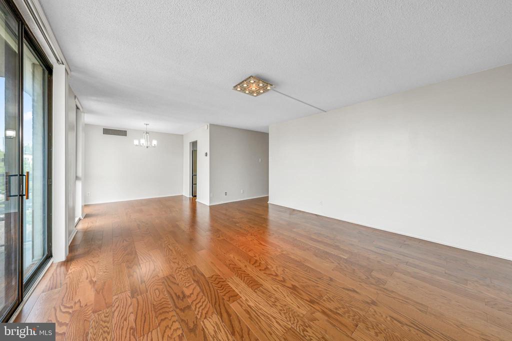 6800 FLEETWOOD ROAD Unit: 313