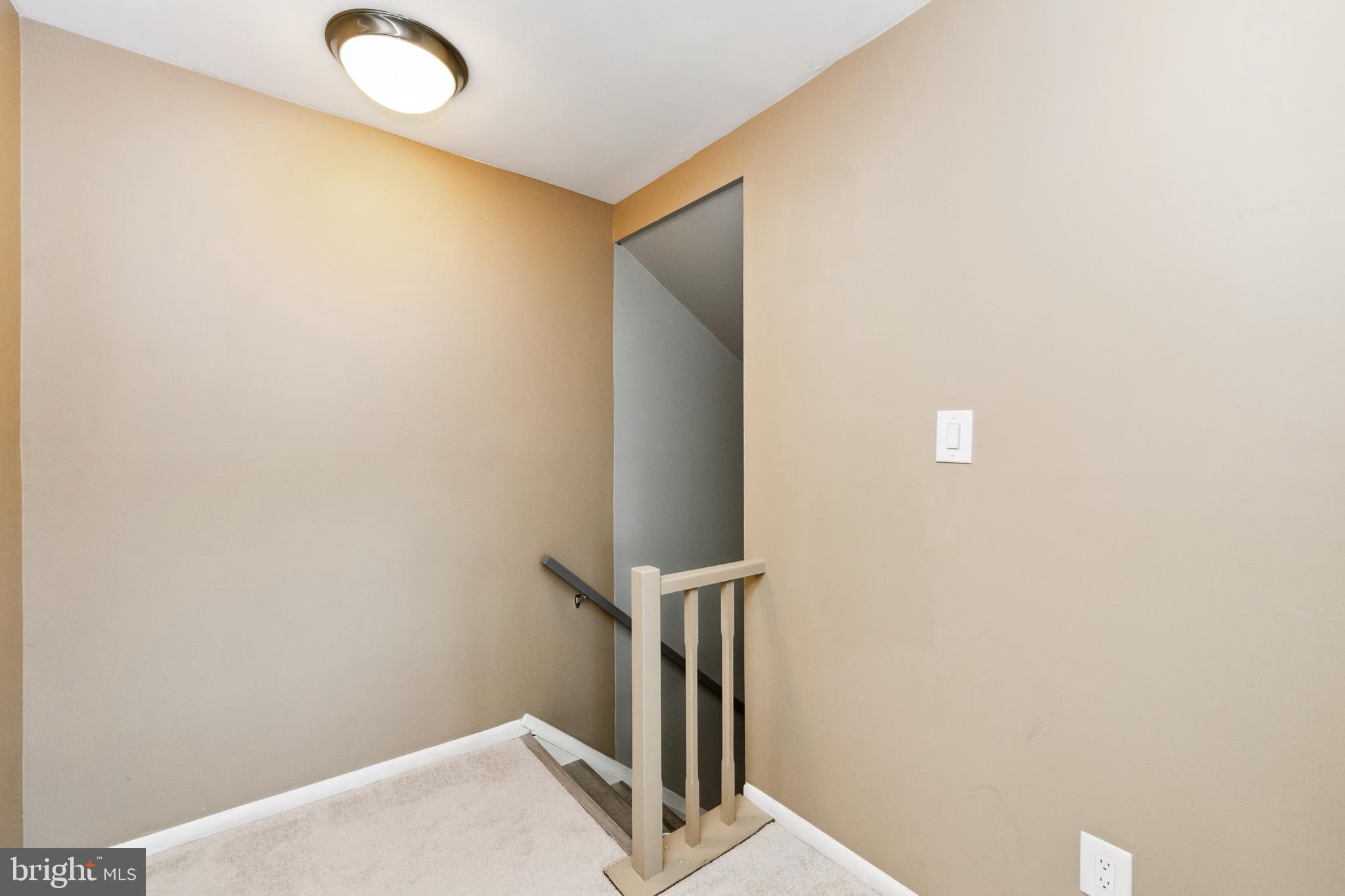 1042 Warwick Ct #7