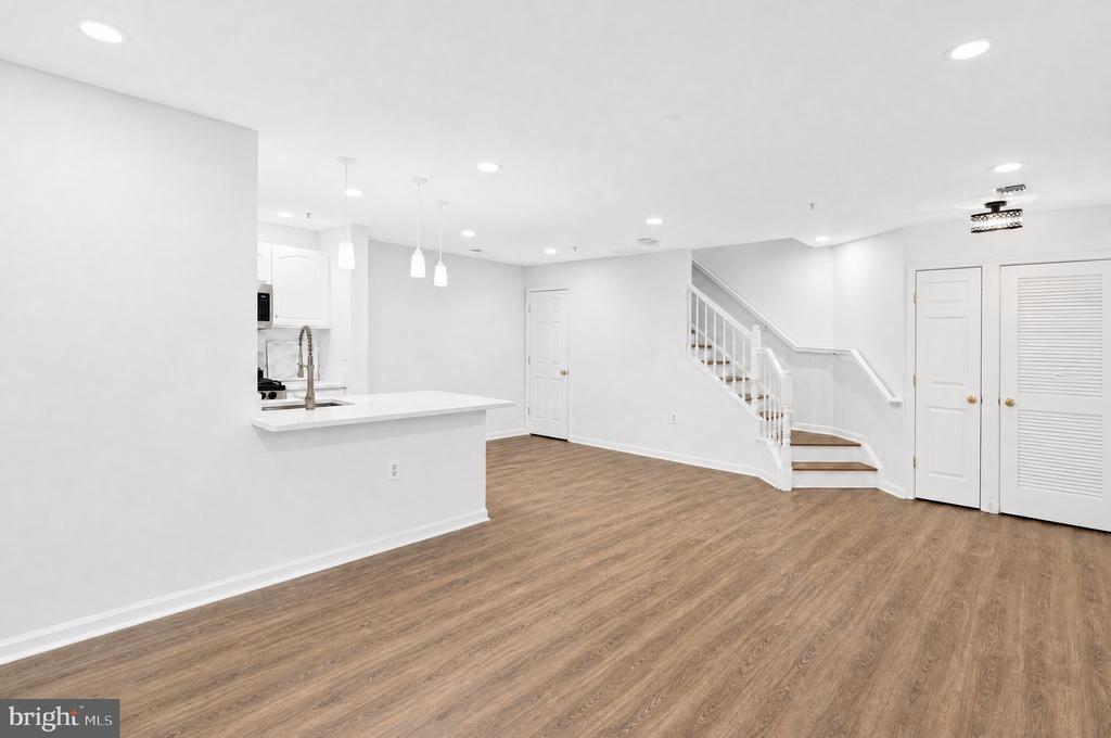 43577 PATCHING POND SQUARE