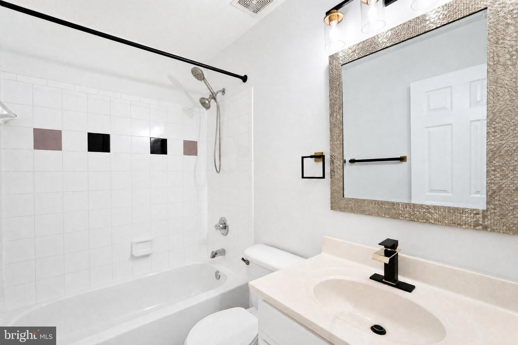 43577 PATCHING POND SQUARE