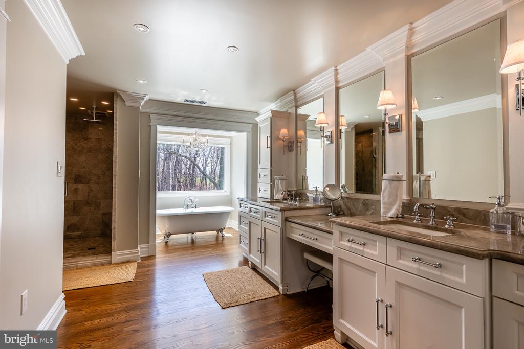 8125 CROOKED OAKS COURT