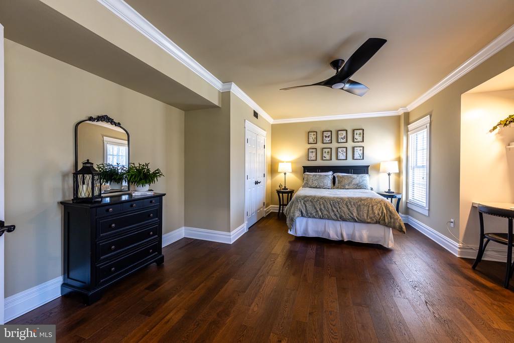 8125 CROOKED OAKS COURT