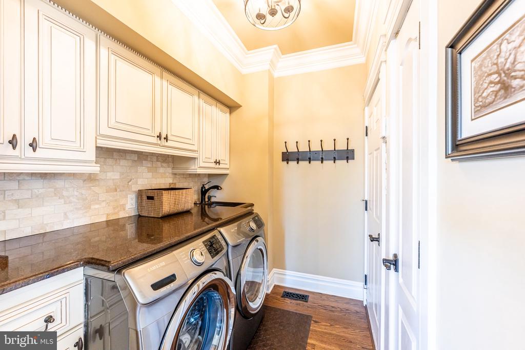 8125 CROOKED OAKS COURT