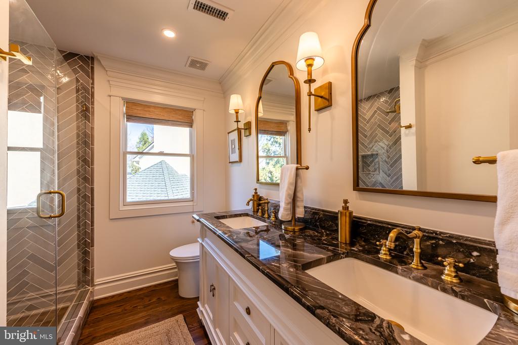 8125 CROOKED OAKS COURT