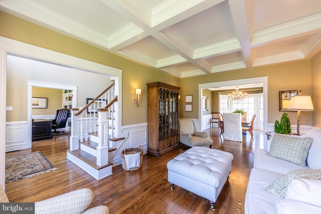 8125 CROOKED OAKS COURT