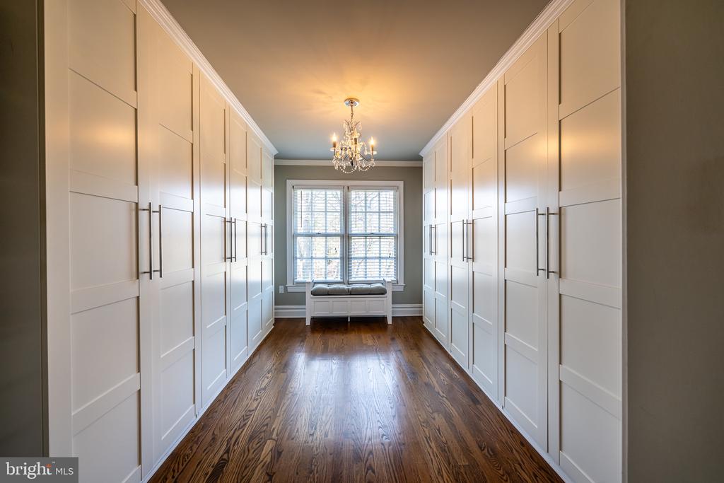 8125 CROOKED OAKS COURT