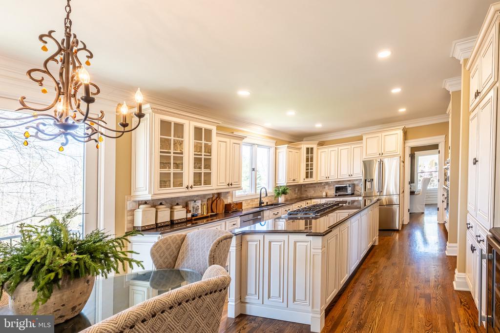8125 CROOKED OAKS COURT