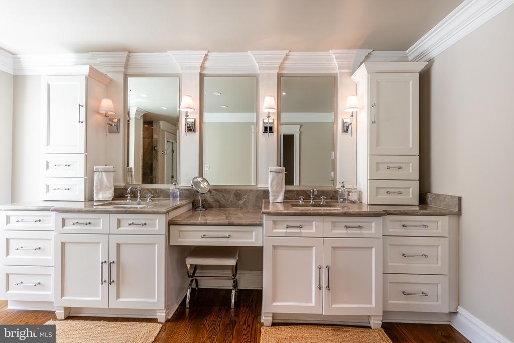 8125 CROOKED OAKS COURT
