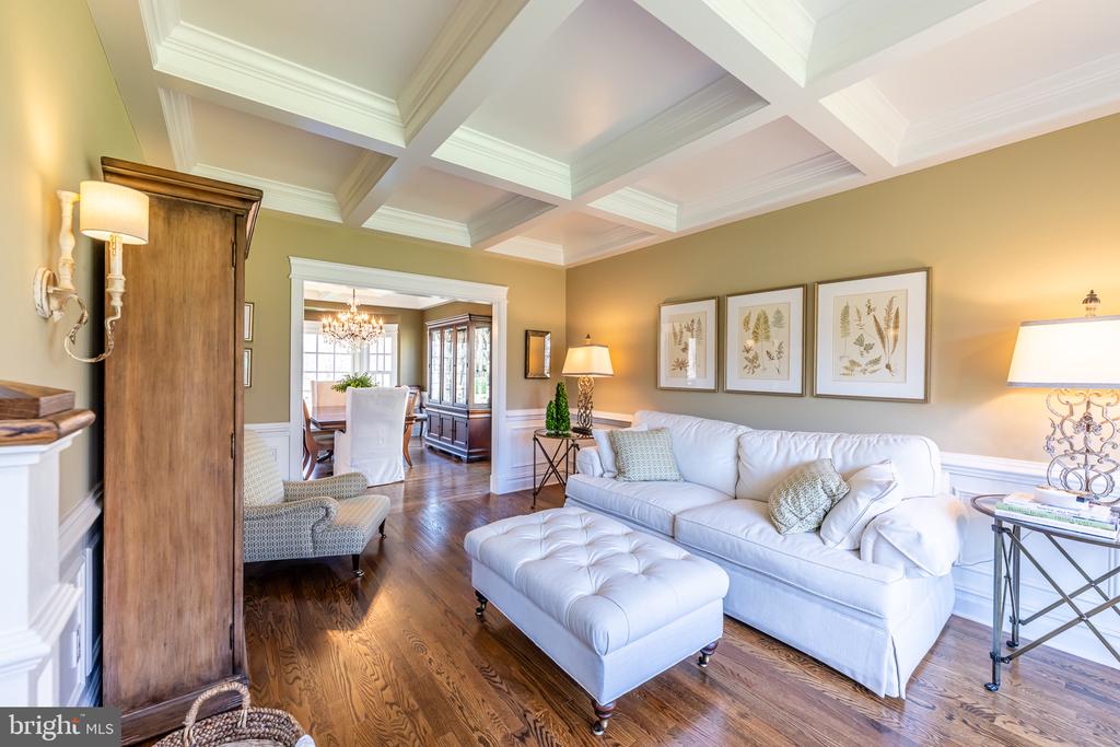 8125 CROOKED OAKS COURT
