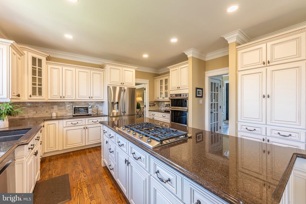 8125 CROOKED OAKS COURT