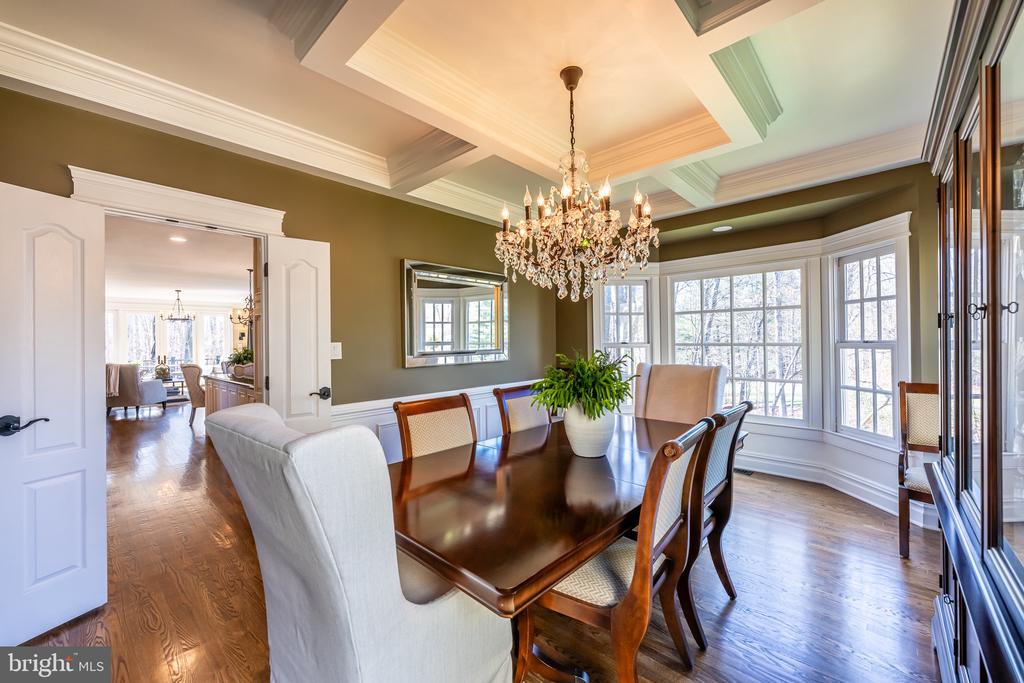 8125 CROOKED OAKS COURT