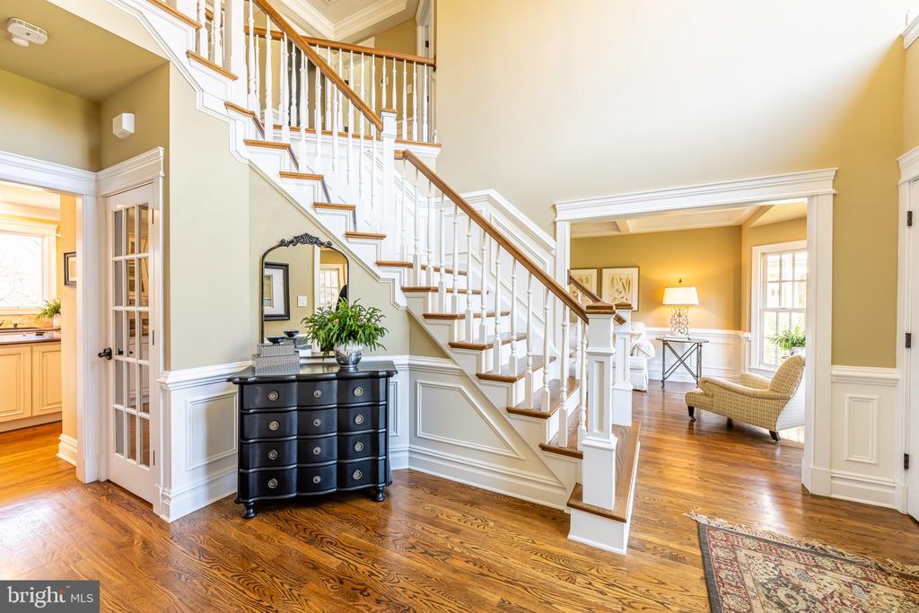 8125 CROOKED OAKS COURT