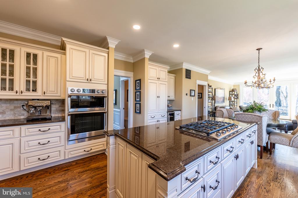 8125 CROOKED OAKS COURT