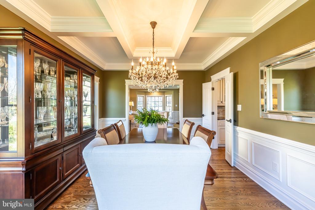 8125 CROOKED OAKS COURT