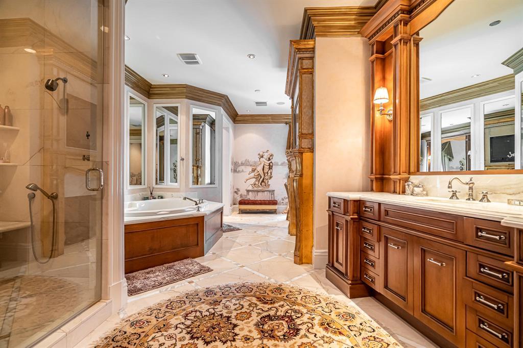 485 NE Spanish Trail Trail