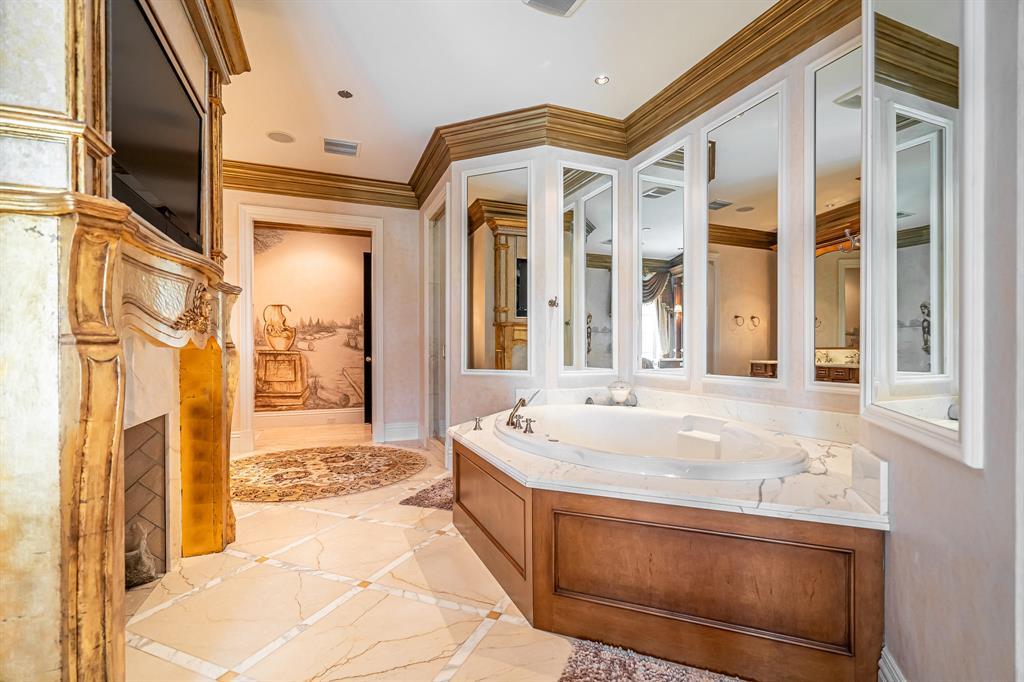 485 NE Spanish Trail Trail