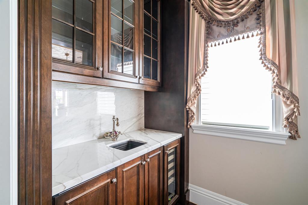 485 NE Spanish Trail Trail
